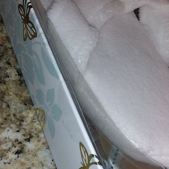 0727 Nicole Miller Relaxing Spa Collection - Picture 6 of 7